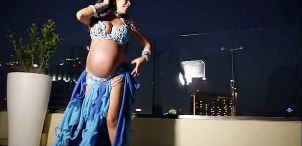  Pregnant Belly Dancer
